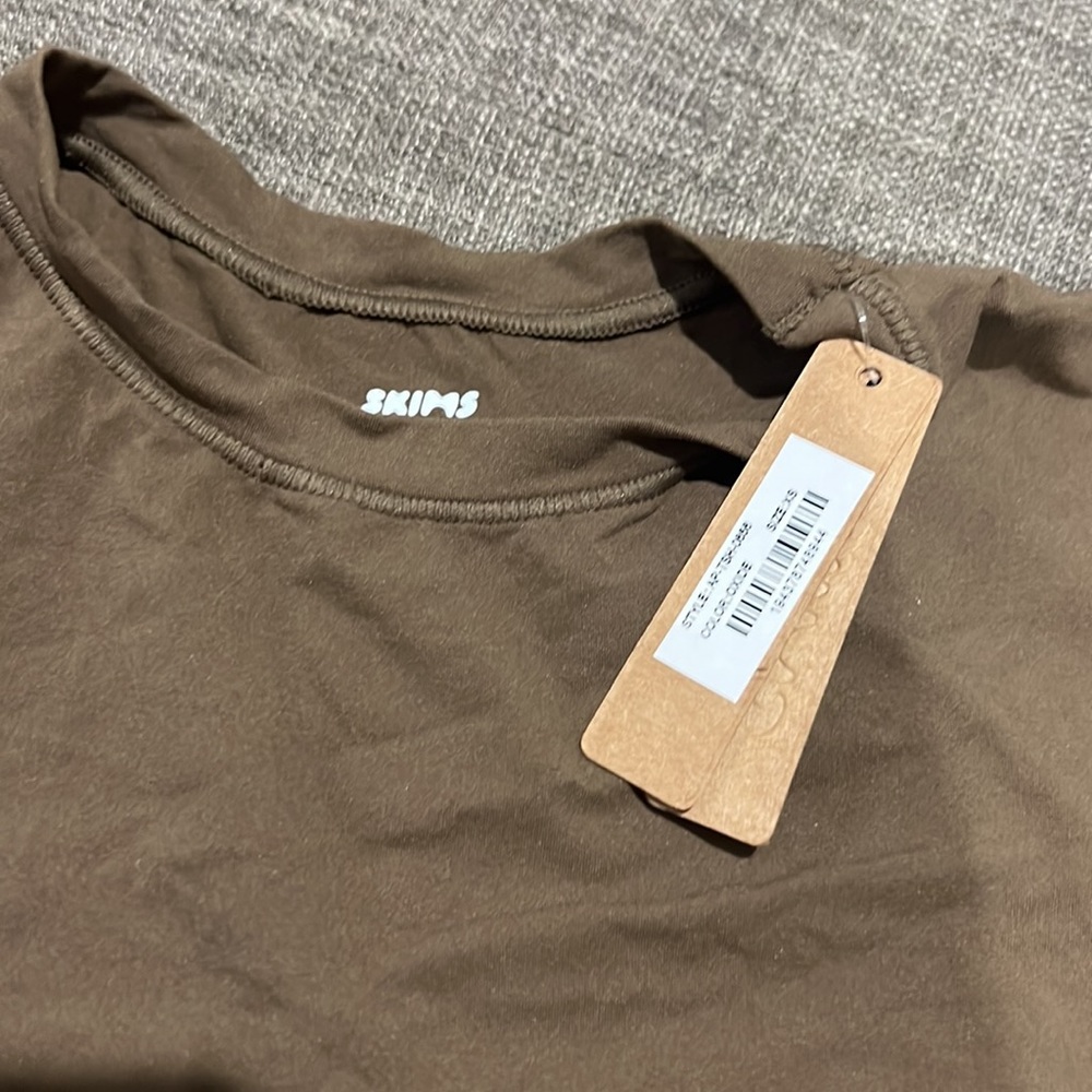SKIMS SUPER CROPPED T-SHIRT - Picture 8 of 10